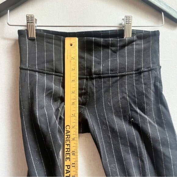 Lululemon Athletica pinstriped Capri leggings Sz 4 - Picture 7 of 8